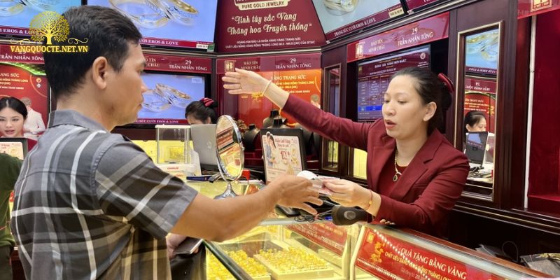 Phân Tích Các Yếu Tố Ảnh Hưởng Đến Biểu Đồ Giá Vàng
