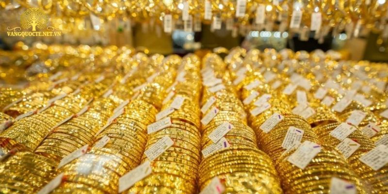 Phân tích tác động của các yếu tố kinh tế vĩ mô lên giá vàng